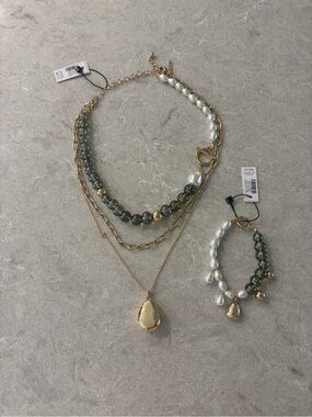 NWT $105 WHBM Layered Gold Necklace and Bracelet Olive Green and Pearl Beads
